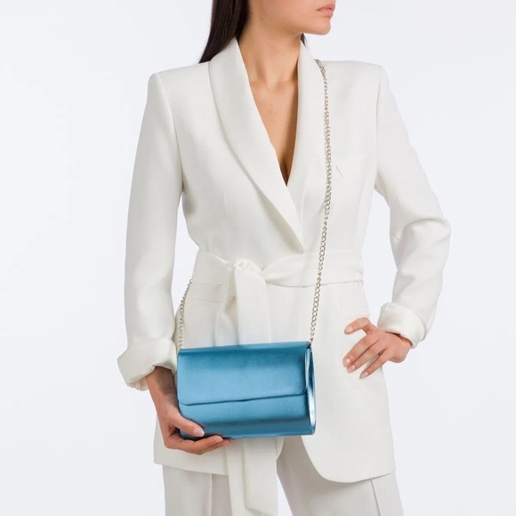 Clutch bag from the Lisa V2 line by Carpisa in solid color metallic material. - Picture 2 of 3